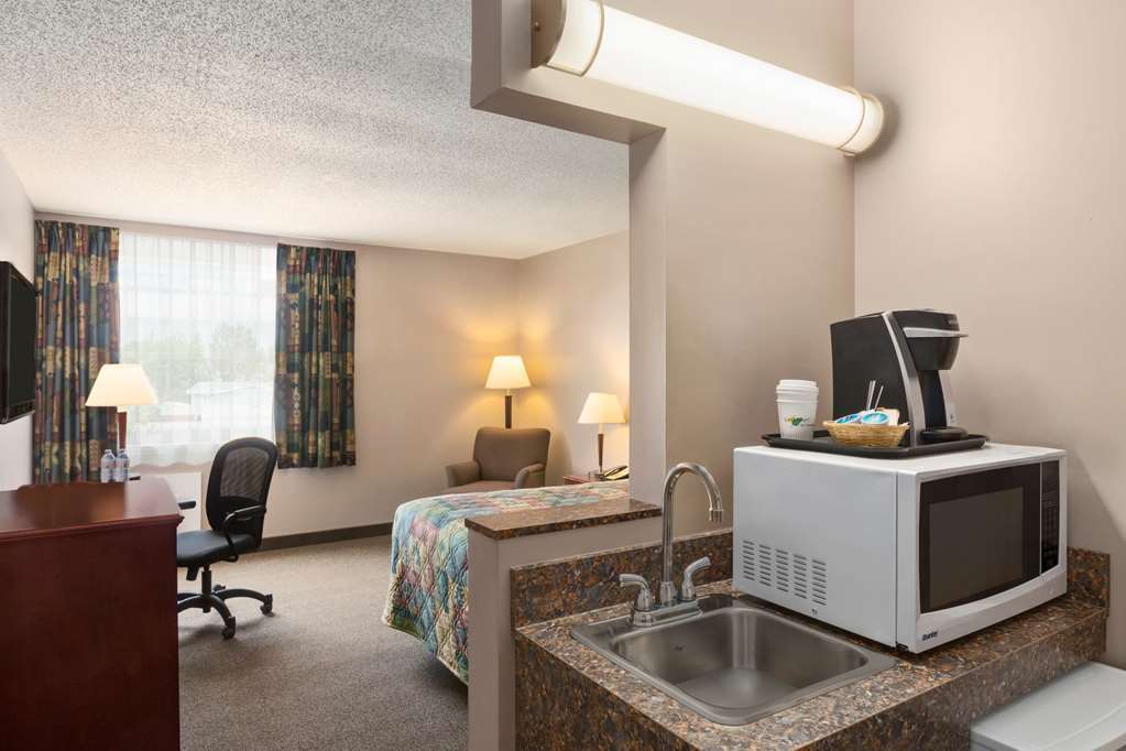 Travelodge Hanna Canada Grey Ruang foto